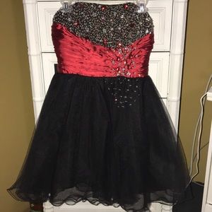 Narianna Strapless formal dress